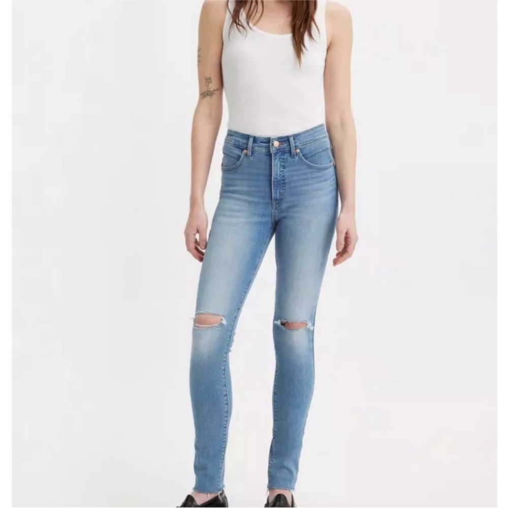 Levis’s 311 Shaping Skinny Women’s Jeans Medium Wash - size 26